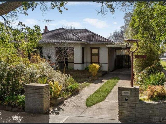 Spacious 3 Bedroom Family Home in Prestigious Camberwell Location