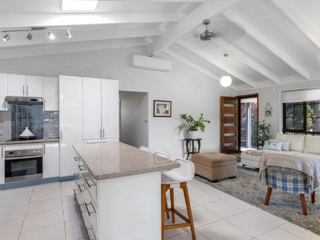 Spacious 3 Bedroom Family home in the Heart of Mooloolaba Pool, Double Garage, large block!