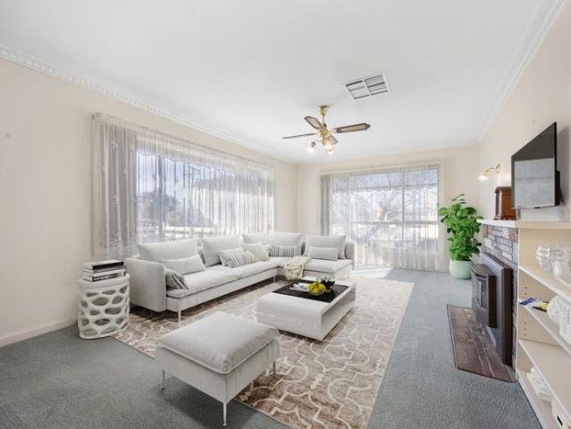 Spacious 3 Bedroom Family Home in the West