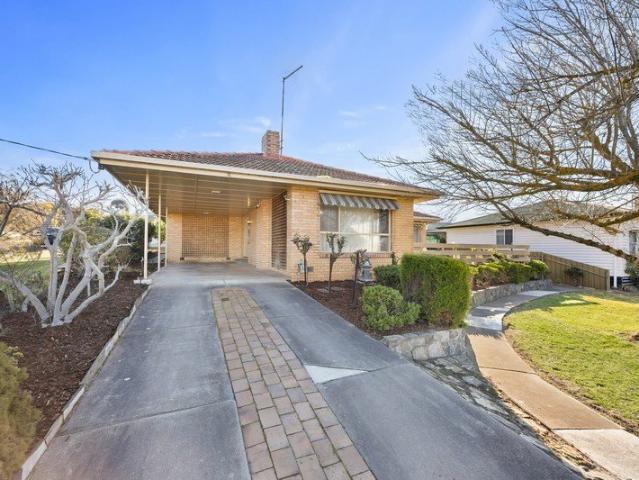 Spacious 3 Bedroom Family Home in the West