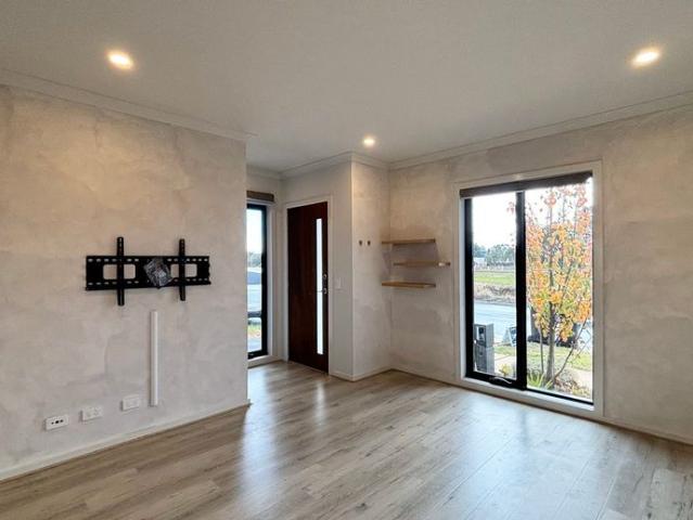 Spacious 3 Bedroom Family Home in Truganina!