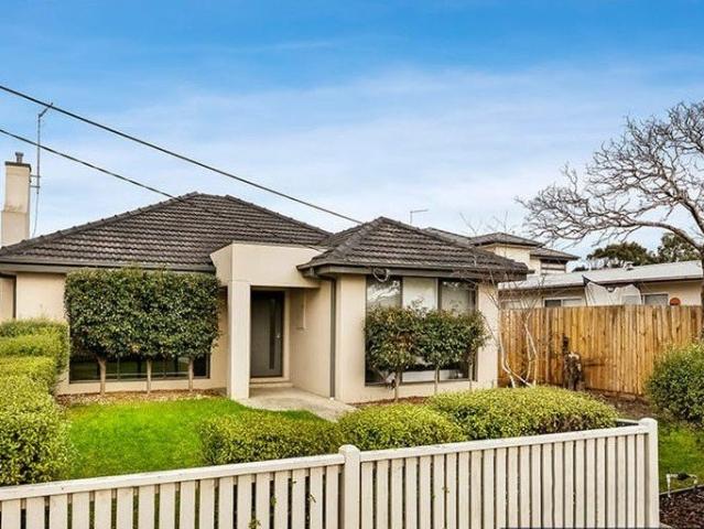 Spacious 3 Bedroom Family Home Moments from Chelsea Beach