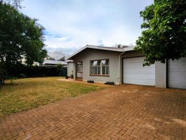 spacious 3 bedroom family home wit.