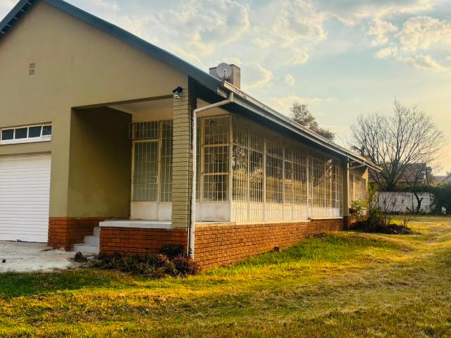 Spacious 3 Bedroom Family Home with Cottage to Rent in Edenvale