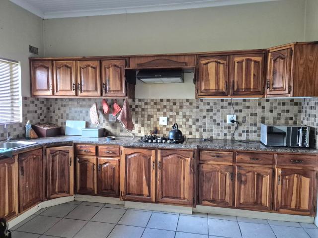 Spacious 3 Bedroom Family Home with Exceptional Entertainment Area to Let!