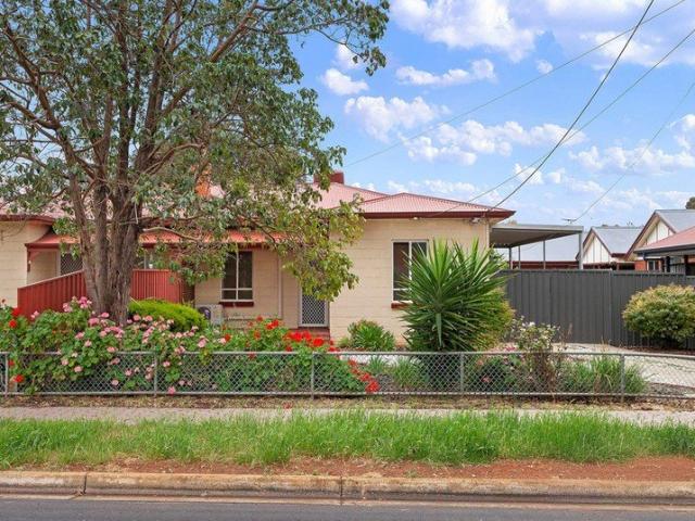 Spacious 3 Bedroom Family Home with Large Undercover Entertaining Area
