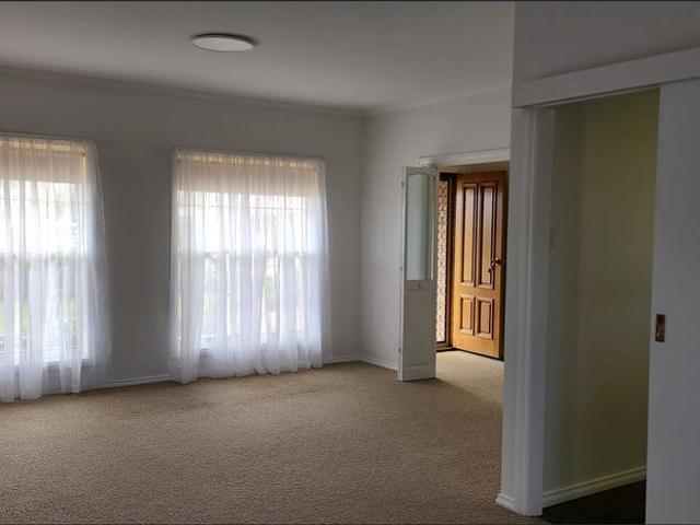 Spacious 3 Bedroom Family Home with large garage, rain water & solar power