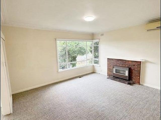 Spacious 3 Bedroom Family Home with Large Garden