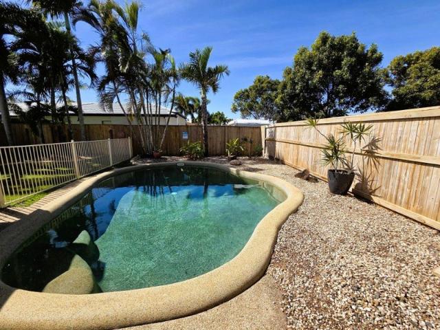 Spacious 3 Bedroom Family Home with Pool