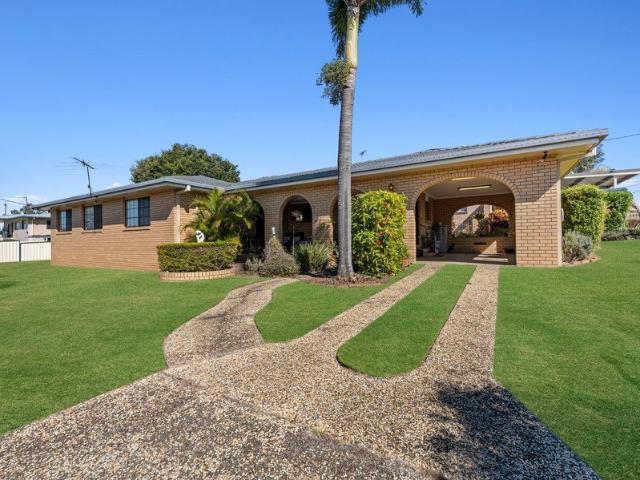 Spacious 3 Bedroom Family Home with Solar, Dishwasher & Beautifully Maintained Gardens