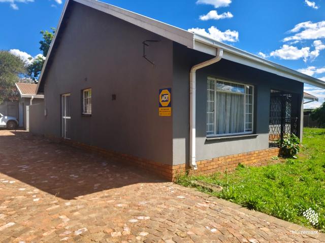 Spacious 3 Bedroom Family Home to Rent in Vaalpark