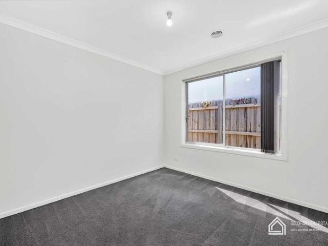 Spacious 3 Bedroom family House for lease in Tarneit