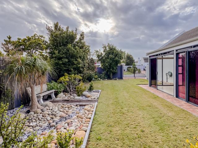Spacious 3 Bedroom Family House in Canal West