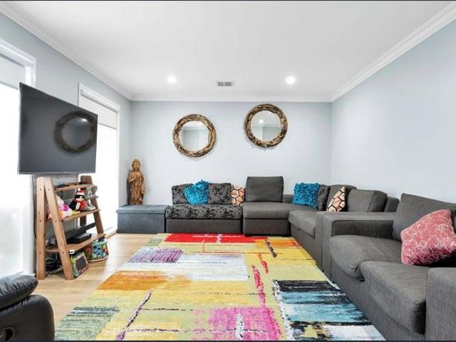 Spacious 3 Bedroom Family Townhouse |Multiple living zones | Study Nook Private inspection available at 30 minutes notice