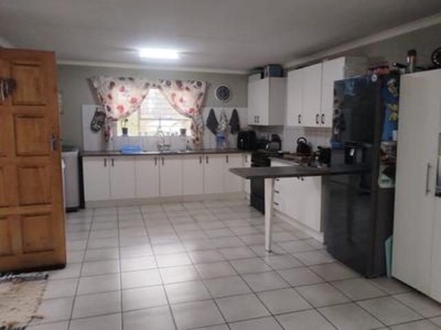 spacious 3 bedroom first floor apart.