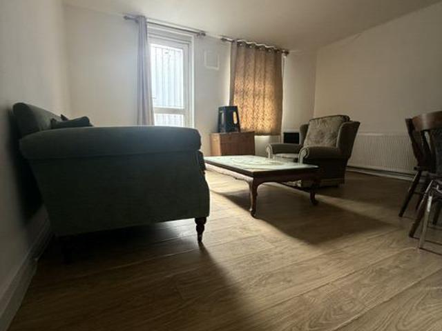 Spacious 3 Bedroom Flat – High Street, Hounslow