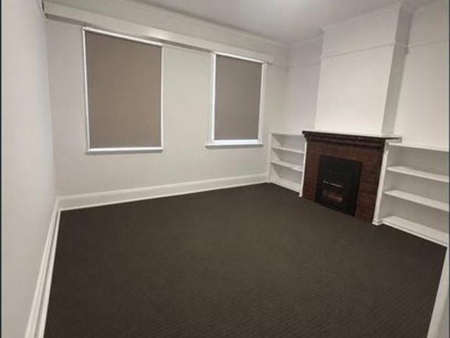 Spacious 3 Bedroom Flat in a Convenient Main Street Location