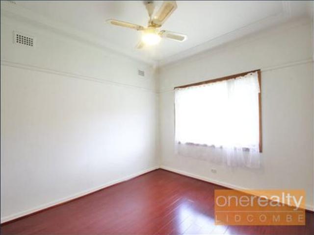#SPACIOUS 3 BEDROOM HOUSE #10 MINUTES FROM STATION # SPACIOUS BACKYARD