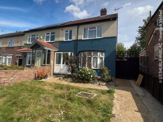 Spacious 3 Bedroom House – Ilford IG4