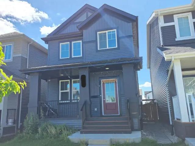 Spacious 3 bedroom House near YEG airport