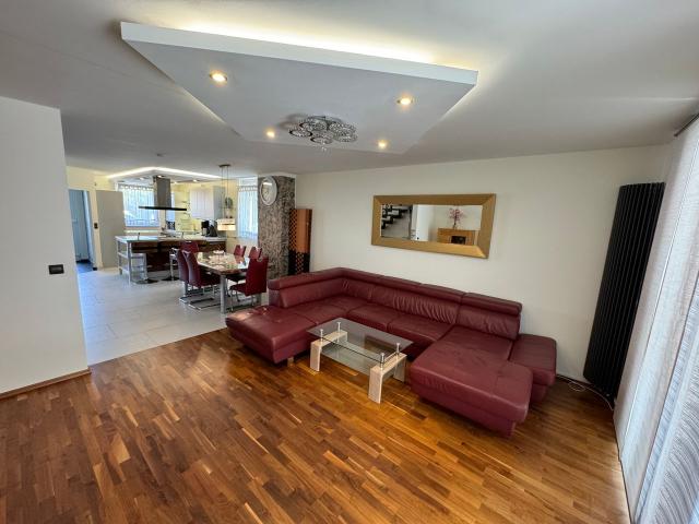 Spacious 3 Bedroom house with Under floor heating, Private Garden & Parking – Easy access from Subway & Autobahn, Nurnberg Amsterdam Apartments for Rent