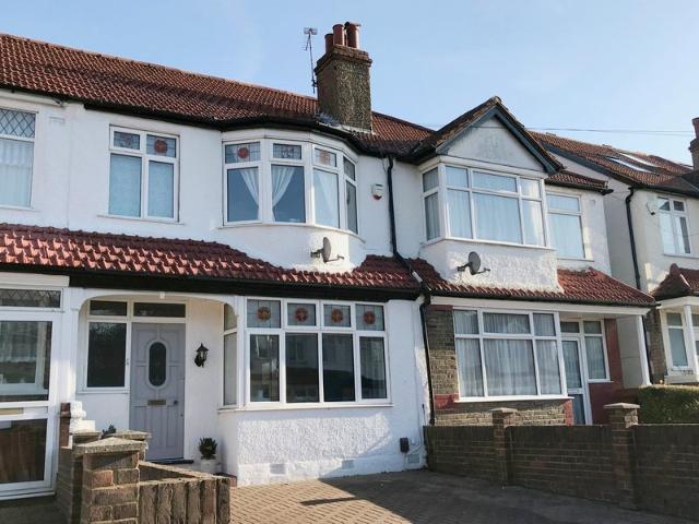 Spacious 3 Bedroom House with garden in Surbiton