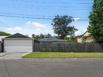 Spacious 3 bedroom house with super location at kenmore