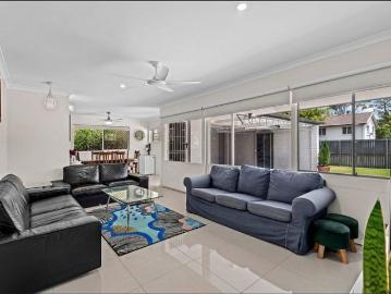 Spacious 3 bedroom house with super location at kenmore