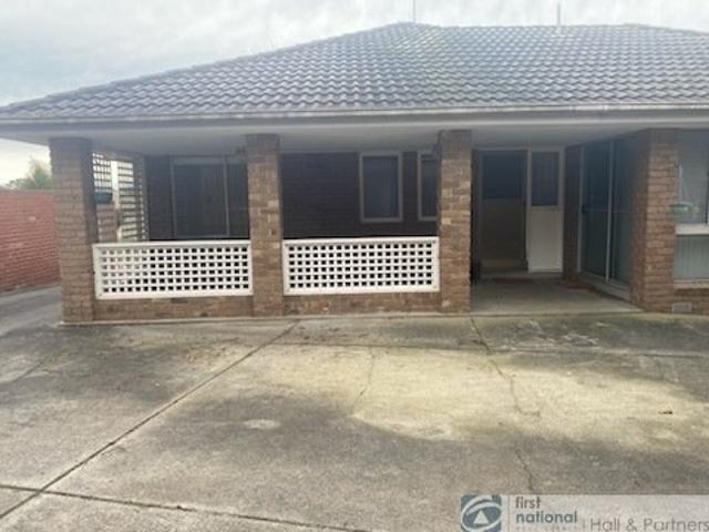 Spacious 3 bedroom home with mancave!
