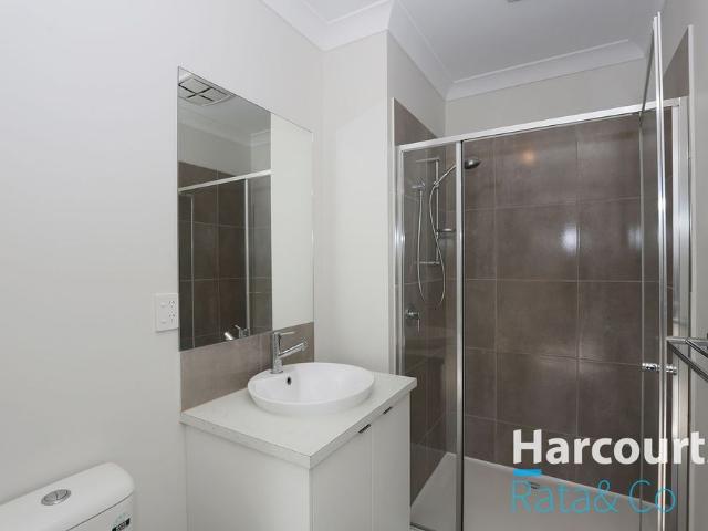 Spacious 3 Bedroom Home with Modern Amenities in Wollert