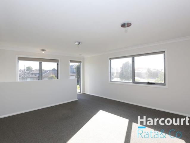 Spacious 3 Bedroom Home with Modern Amenities in Wollert