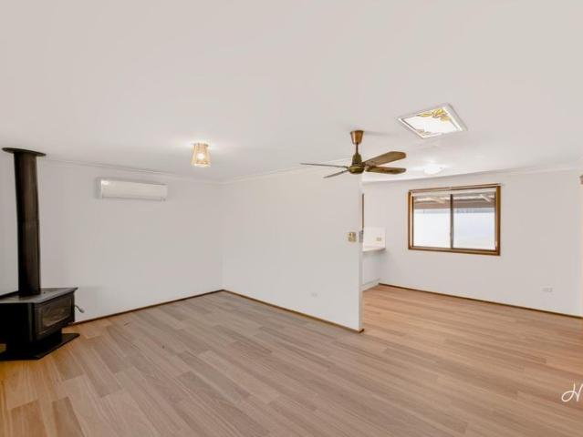SPACIOUS 3 BEDROOM HOME WITH NEWLY RENOVATED BATHROOM IN BLACKALLS PARK
