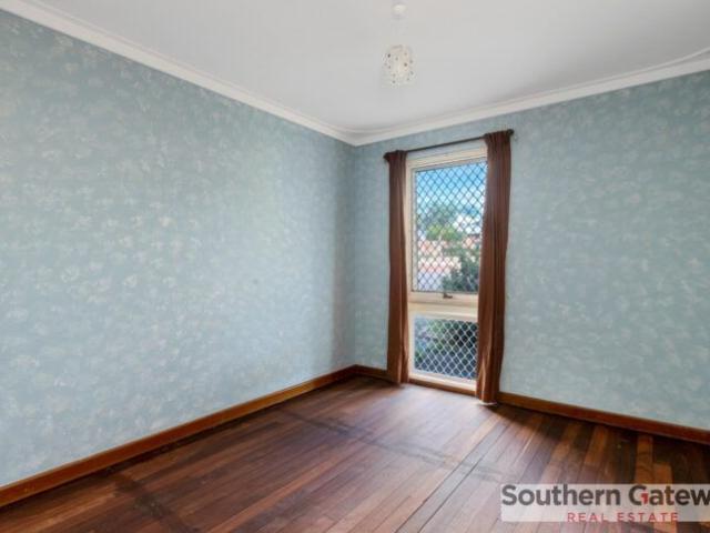 SPACIOUS 3 BEDROOM HOME WITH A LARGE BACKYARD