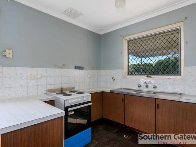 SPACIOUS 3 BEDROOM HOME WITH A LARGE BACKYARD