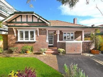 Spacious 3 Bedroom Home with Built Ins & Outdoor Retreat