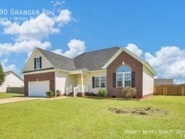 Spacious 3 Bedroom Home with Bonus Room & Fenced Yard – Peaceful Living Near Fort Bragg