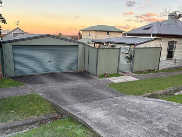 SPACIOUS 3 BEDROOM HOME WITH DOUBLE GARAGE