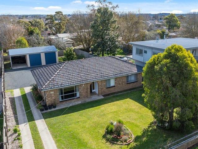 Spacious 3 Bedroom Home with Excellent Shedding Walk to Shops & Schools