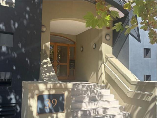 Spacious 3 Bedroom Home with Entertaining Balcony Near the City & Optus Stadium