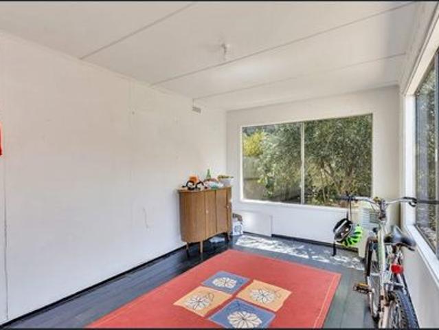 Spacious 3 Bedroom Home with Generous Outdoor Space & Ample Parking