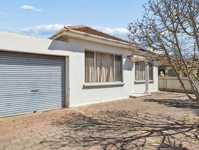 Spacious 3 Bedroom Home with Generous Backyard in Convenient Kilburn Location
