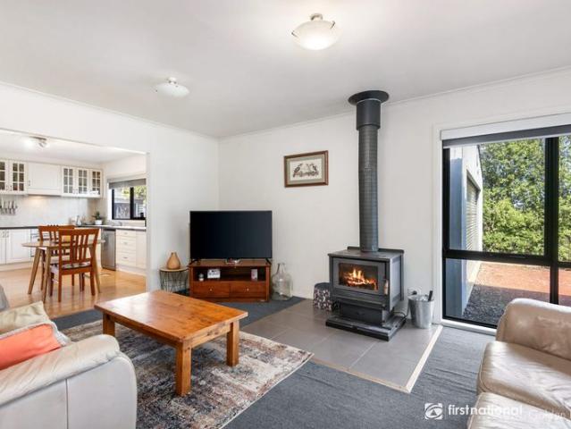 Spacious 3 Bedroom Home with Large Powered Garage & Outdoor Space