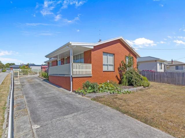 Spacious 3 Bedroom Home with Large Shed in Convenient Location