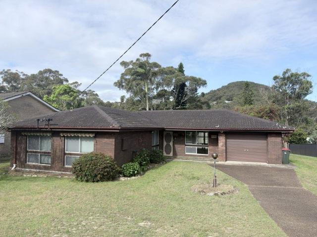 Spacious 3 Bedroom Home with Large Workshop & Room for the Boat or Caravan!
