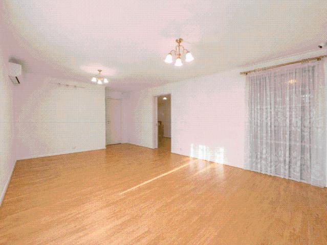 Spacious 3 Bedroom Home with Large Yard & Convenient Features in Gladstone Park