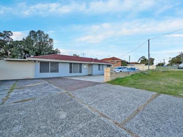 Spacious 3 Bedroom Home with Loads of Parking & Outdoor Space