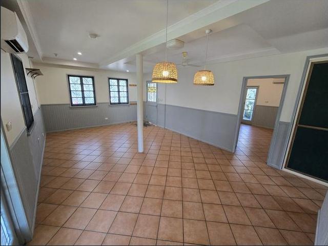 Spacious 3 Bedroom Home with Patio & Veggie Garden – Close to Cairns CBD