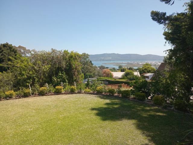 Spacious 3 Bedroom Home with Pool and Entertainment Area in Upper Old Place