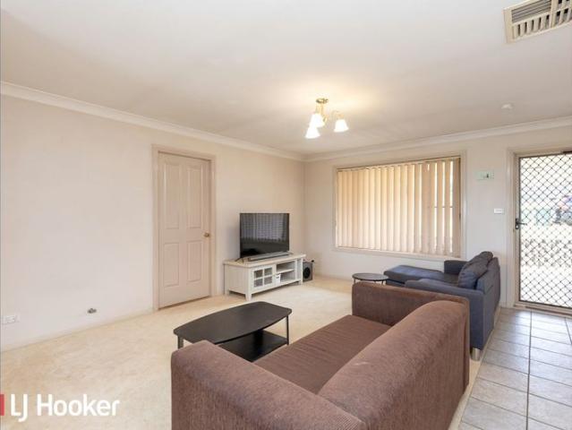 Spacious 3 Bedroom Home with Stunning Peel Valley Views!