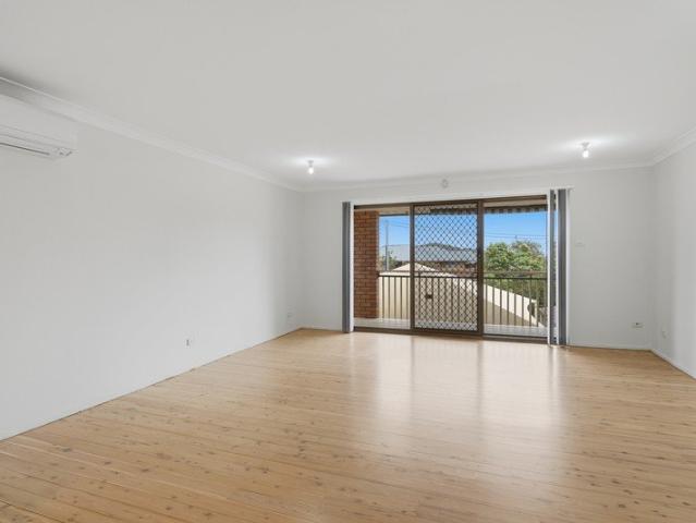 Spacious 3 Bedroom Home with Scenic Mt Sugarloaf Views